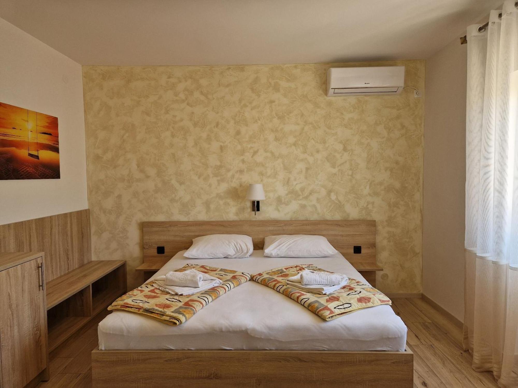 Apartment And Rooms Amenka 诺瓦利娅 外观 照片