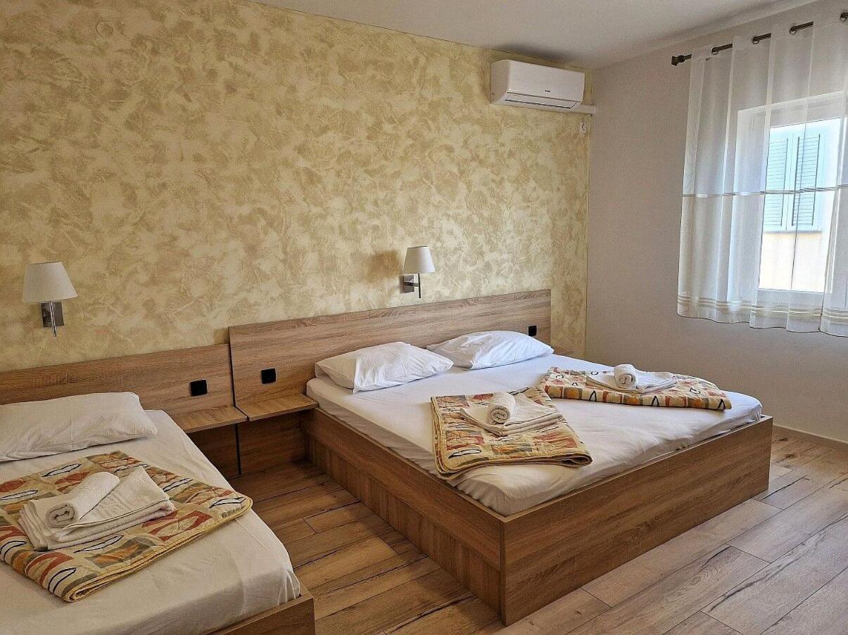 Apartment And Rooms Amenka 诺瓦利娅 外观 照片